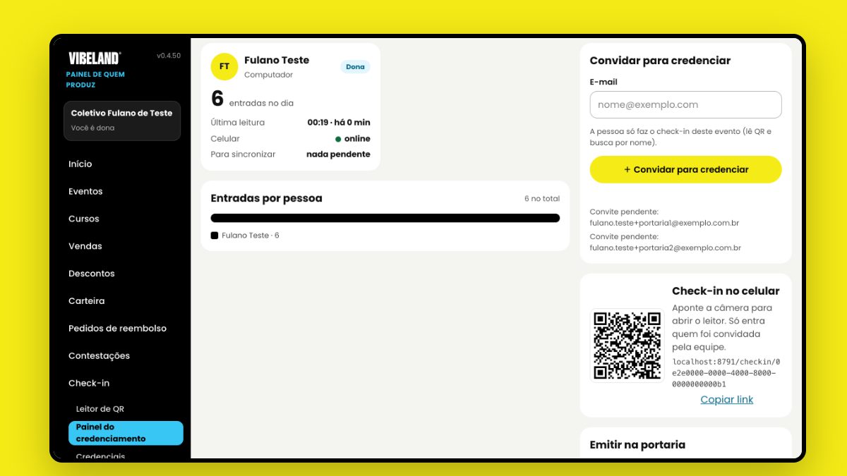 Painel do credenciamento, aba Equipe: campo de e-mail com o botão Convidar para credenciar e, ao lado, o QR Check-in no celular.