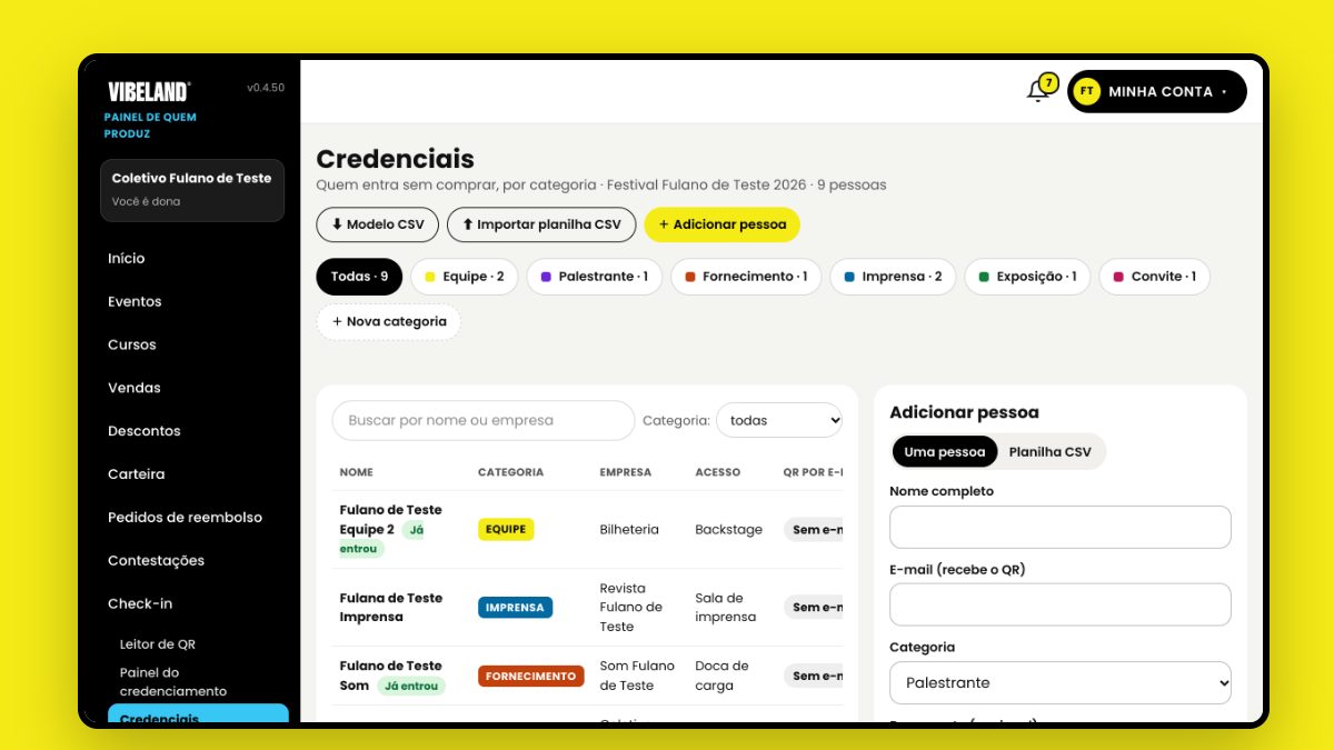 Tela Credenciais: lista de pessoas com as categorias Equipe, Palestrante, Fornecimento, Imprensa, Exposição e Convite, cada uma com a sua cor.
