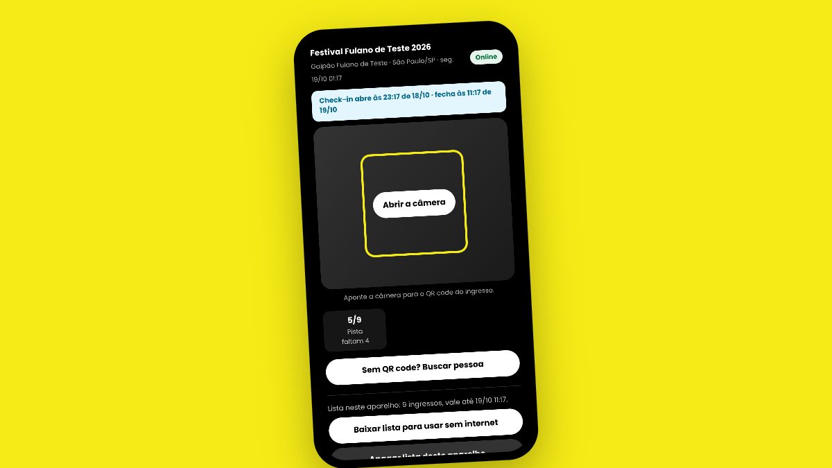 Celular com a lista do evento baixada para usar sem internet, mostrando quantos ingressos estão guardados no aparelho.
